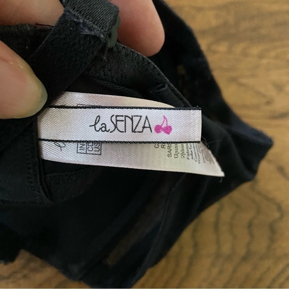 La Senza 36 C super padded rhinestone bra - Picture 6 of 6